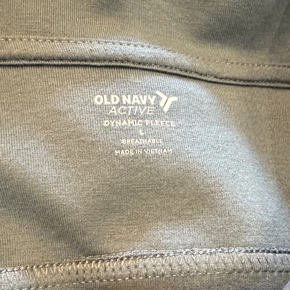NWT Old Navy Dynamic Fleece Pullover - Picture 4 of 4